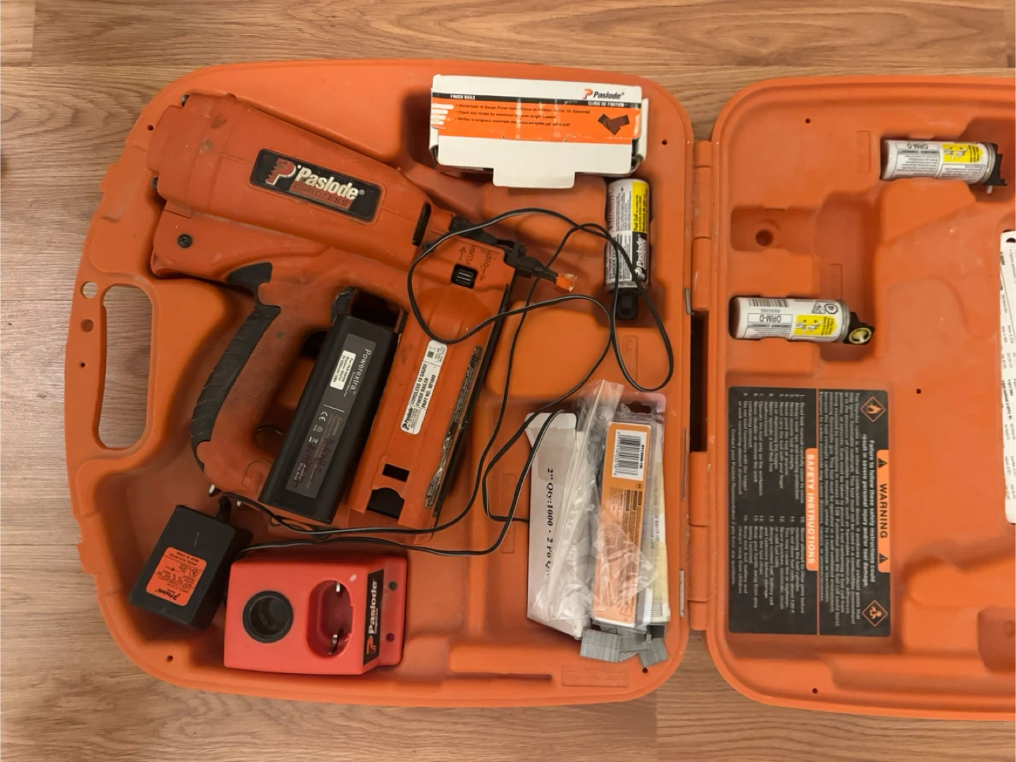 Paslode 18 ga Cordless Finish Nailer Kit - photo 3
