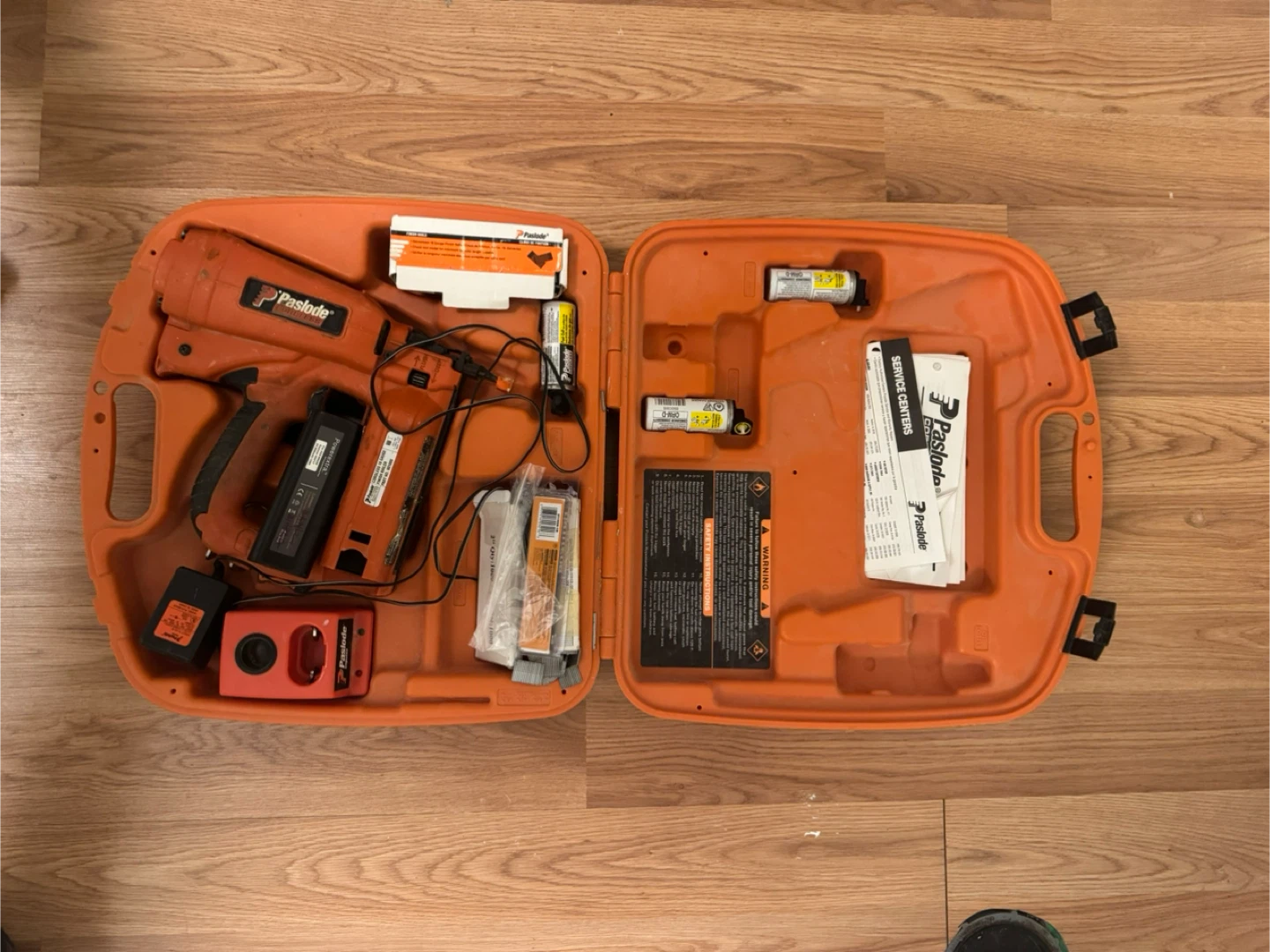 Paslode 18 ga Cordless Finish Nailer Kit - photo 2