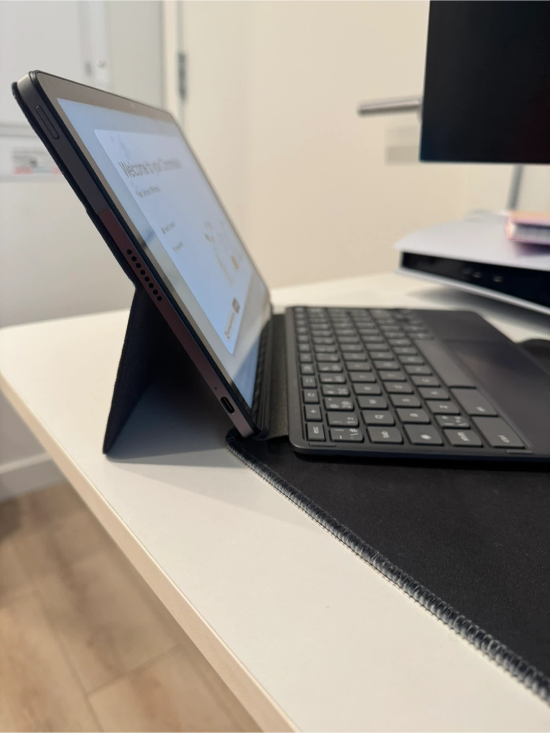Touch screen Lenovo Chromebook Tablet with Keyboard Case - photo 3