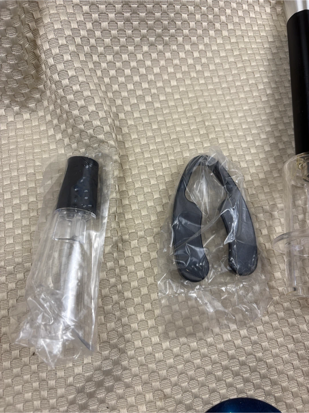 4 Piece Wine Accessory Gift Set - photo 4