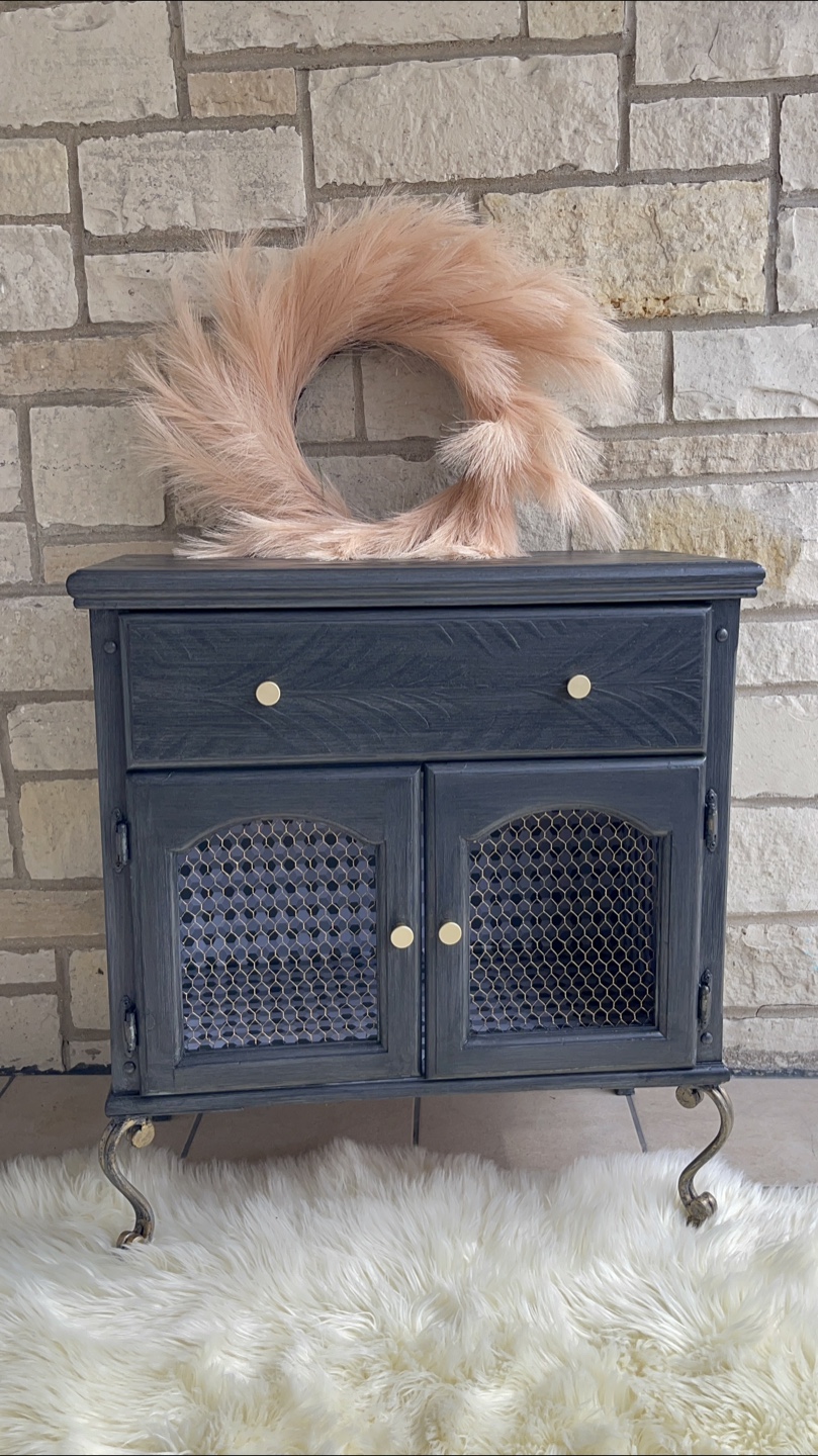 Small Credenza/Accent piece/Entrance Piece With Storage