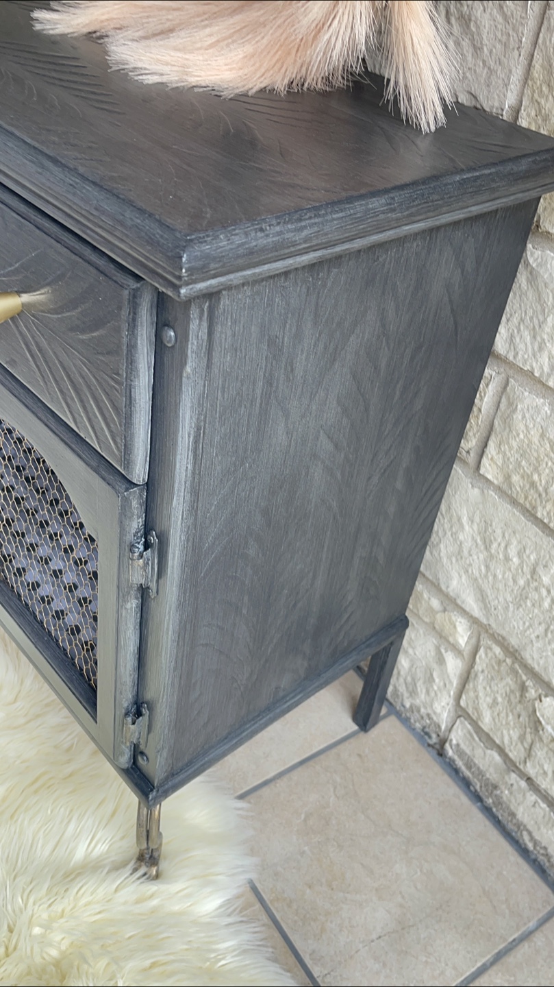 Small Credenza/Accent piece/Entrance Piece With Storage - photo 5