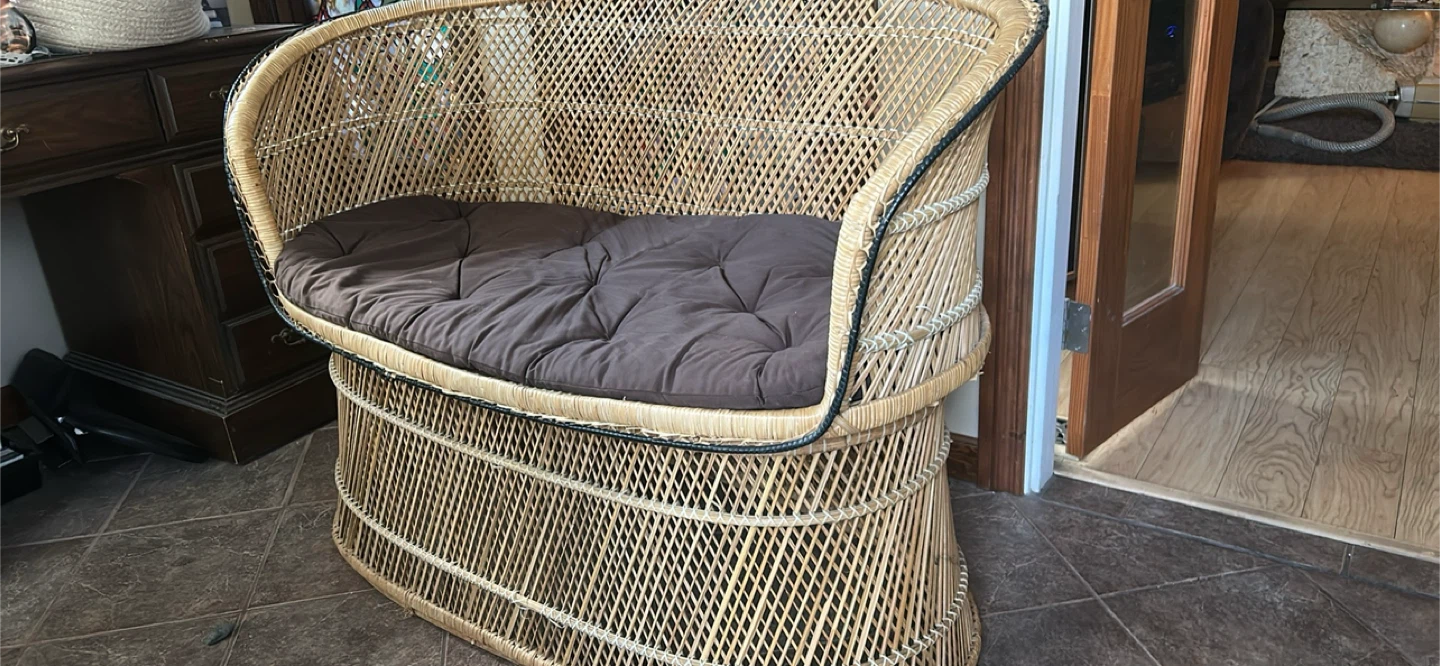 Vintage Wicker ratan love seat