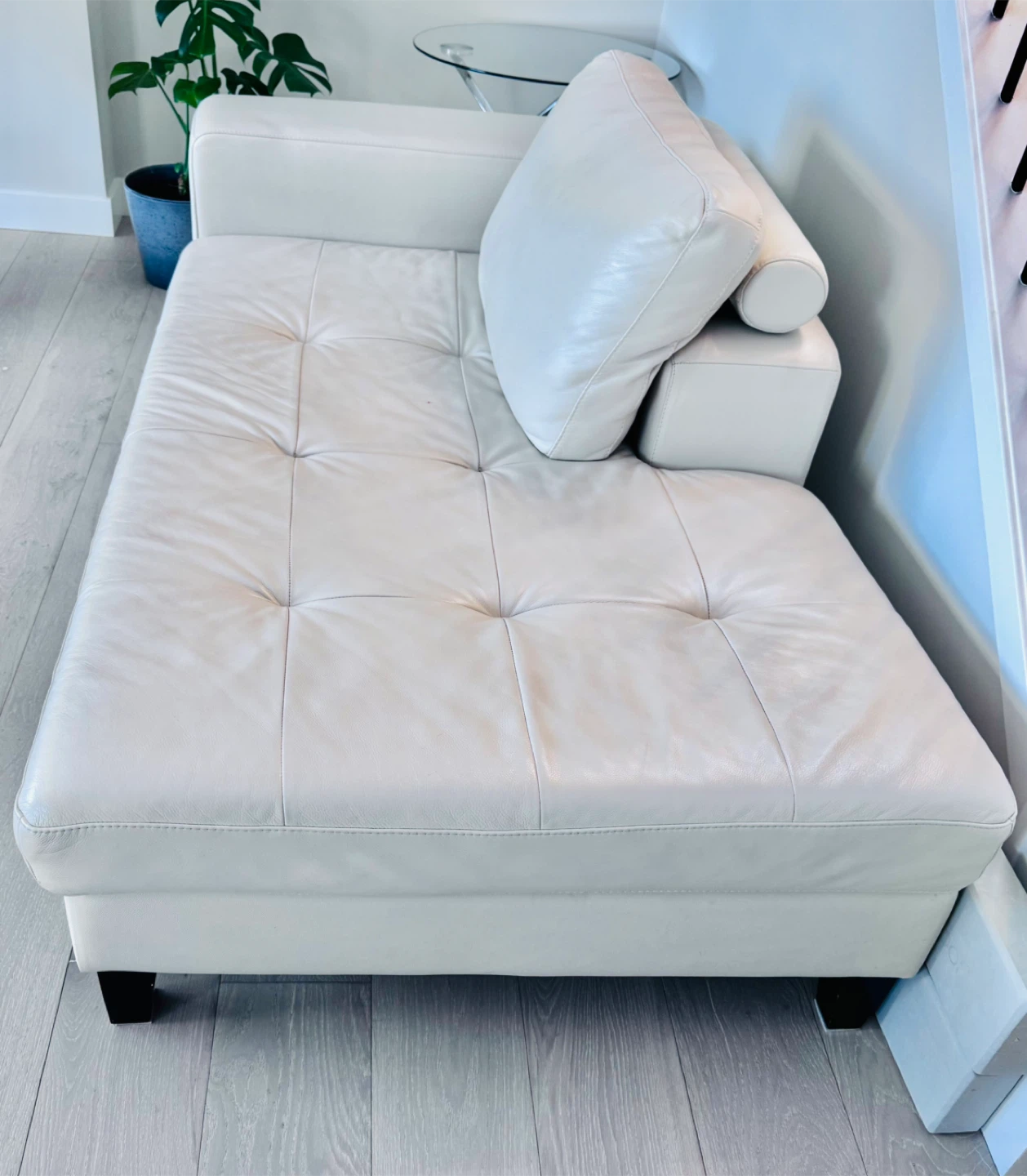 Italian leather sofas & glass/chrome coffee tables - photo 4