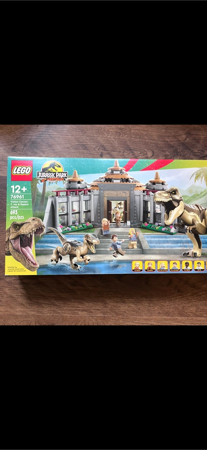 LEGO Jurassic Park Visitor Center: T. rex & Raptor Attack 76961