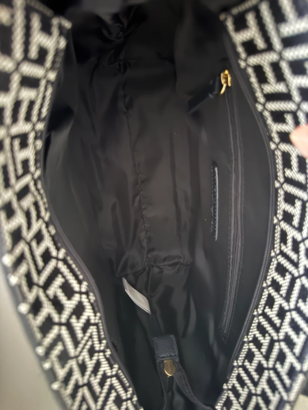 Tommy Hilfiger Monogram Tote Bag - photo 3