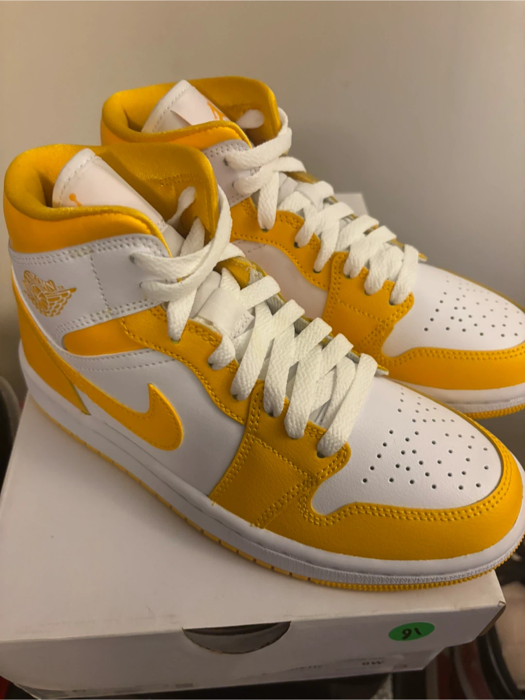 Nike Air Jordan 1 Mid Women's Shoes