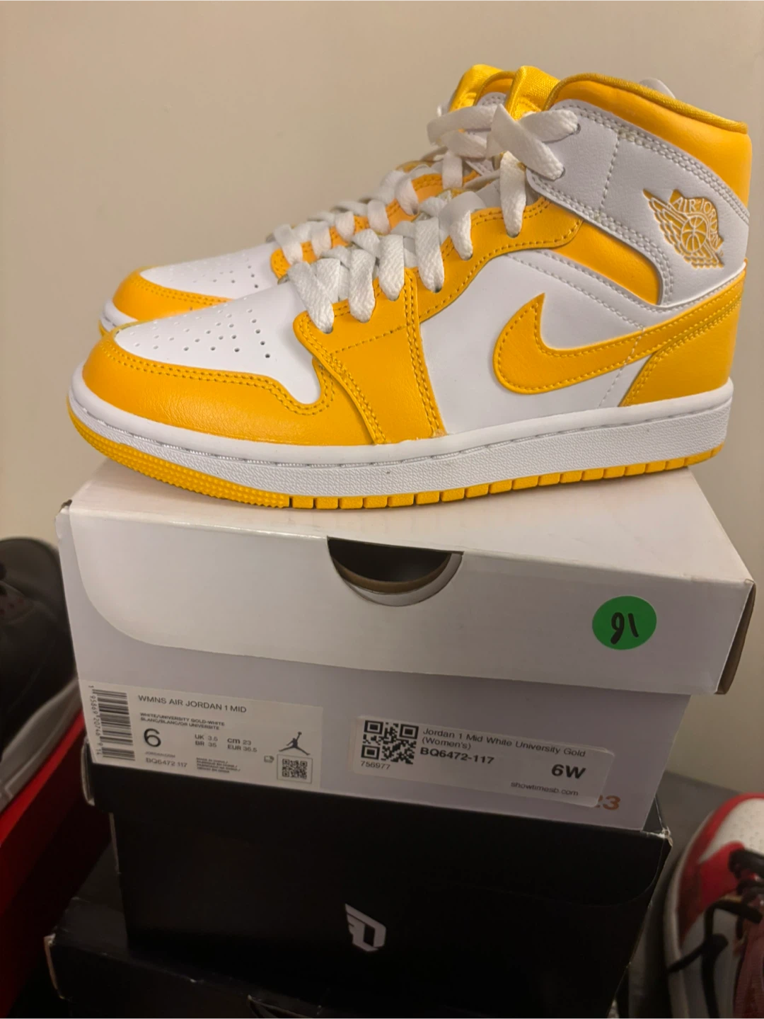 Nike Air Jordan 1 Mid Women's Shoes - photo 2