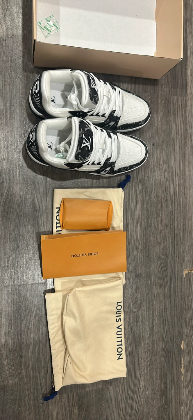 Sneakers