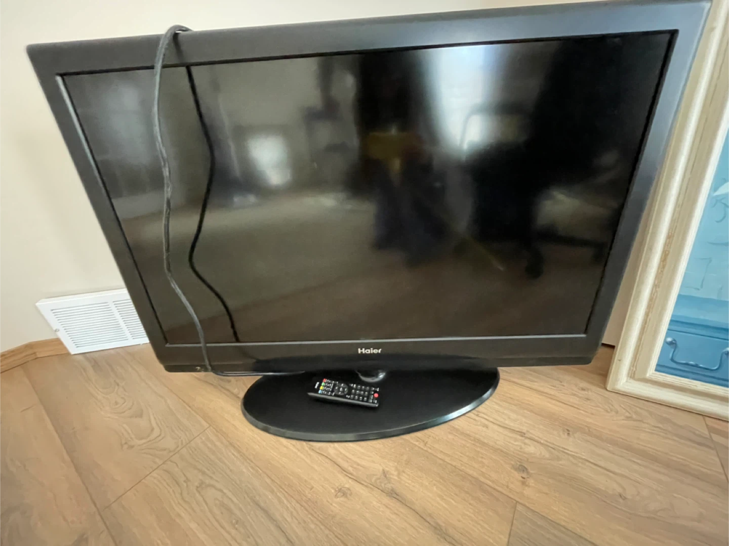 Haier 35" TV with Toshiba DVD VHS Combo Player