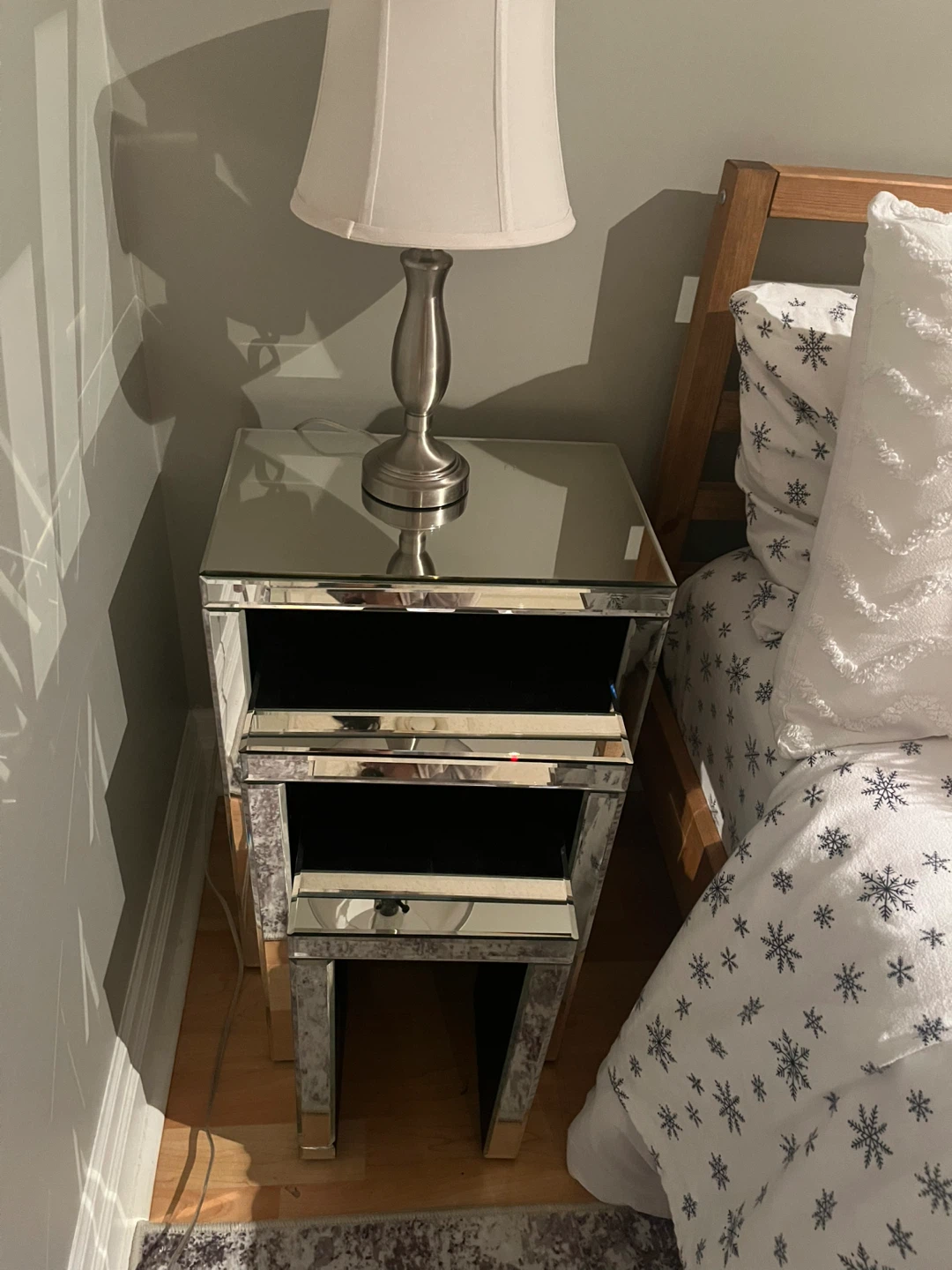 Mirrored nesting tables