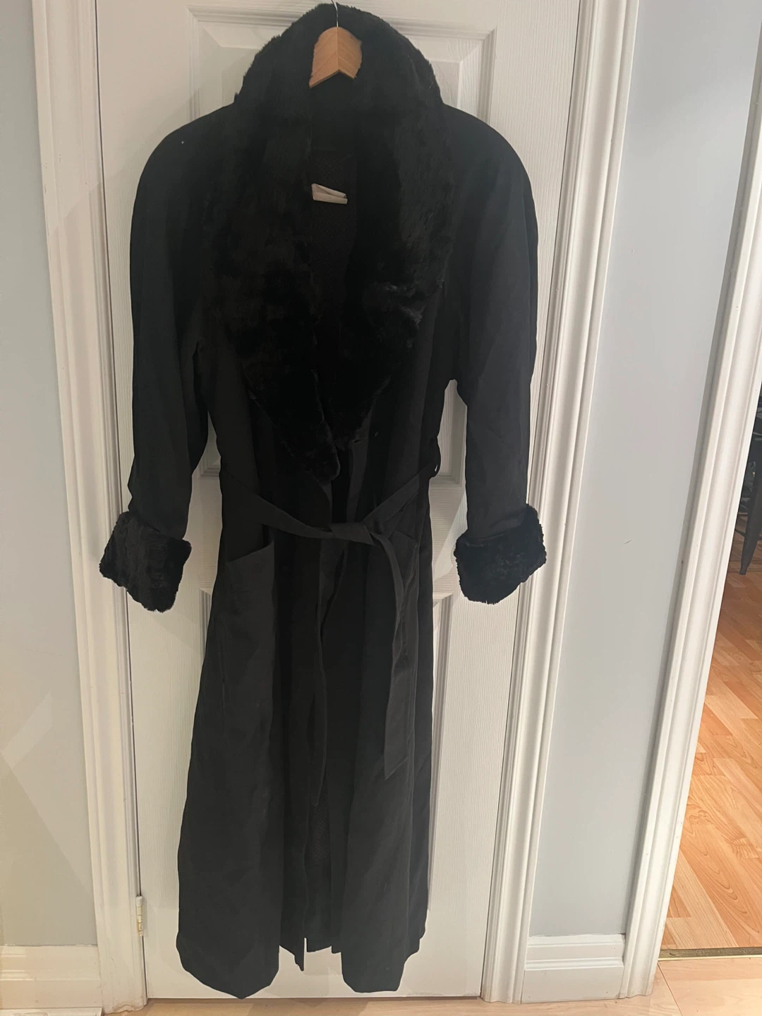 Heritage House Black Pure Virgin Wool Coat with Fur Collar