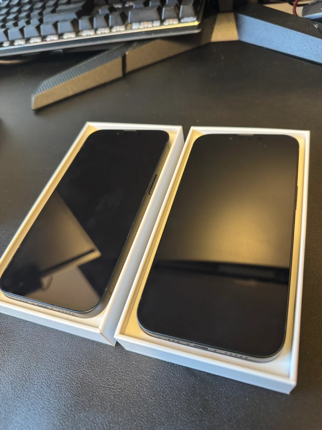 Apple iPhone 14 (128GB) - Black - photo 3