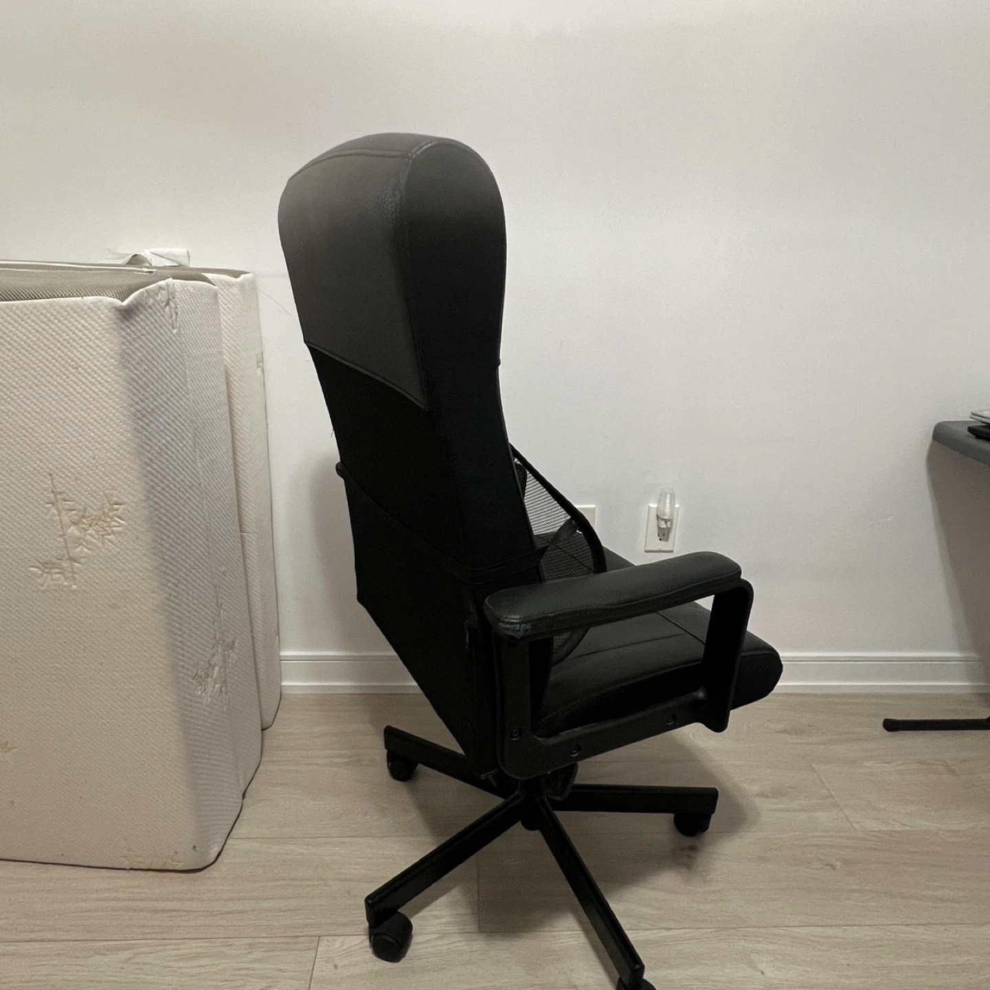 IKEA MILLBERGET Swivel Chair, Murum Black - photo 2