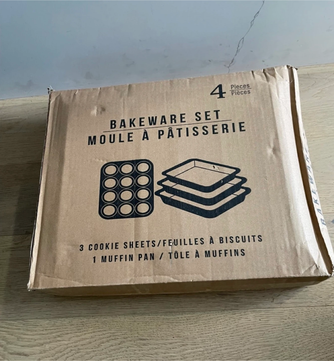 4-Piece Bakeware Set - Muffin Pan & Cookie Sheets