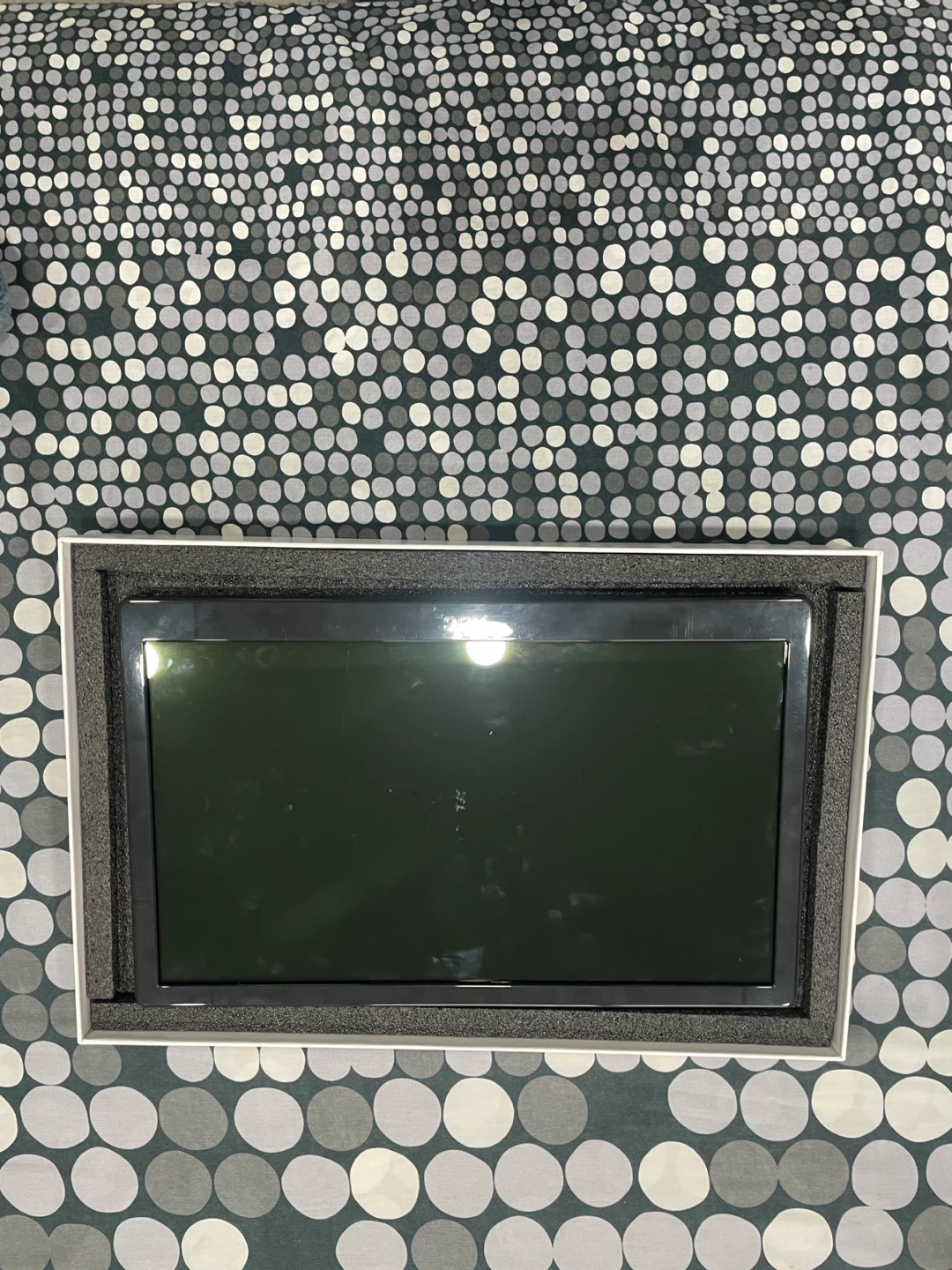 Aoc portable monitor with wires and box (open box)
