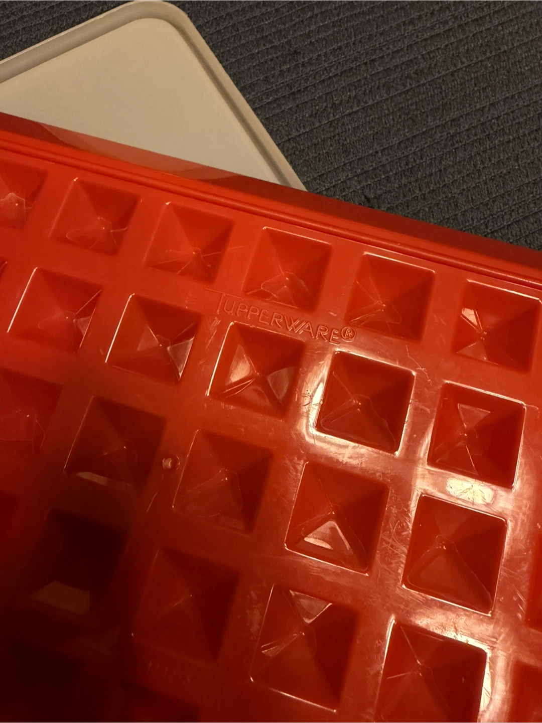 Vintage Tupperware marinating tray