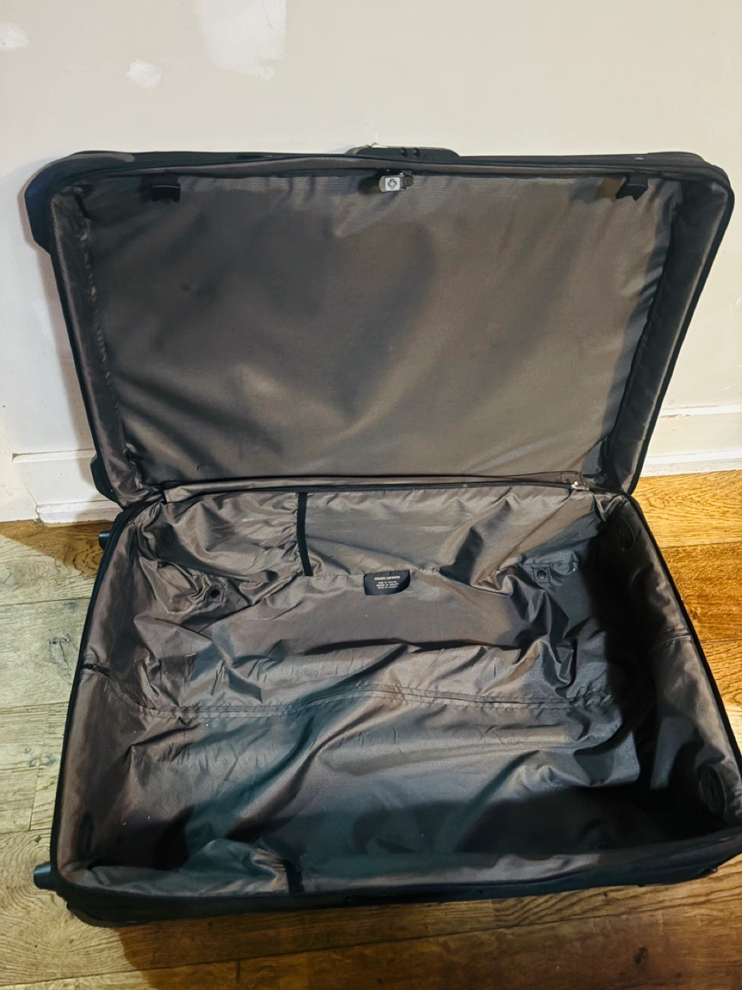 Black Samsonite Rolling Suitcase - photo 4
