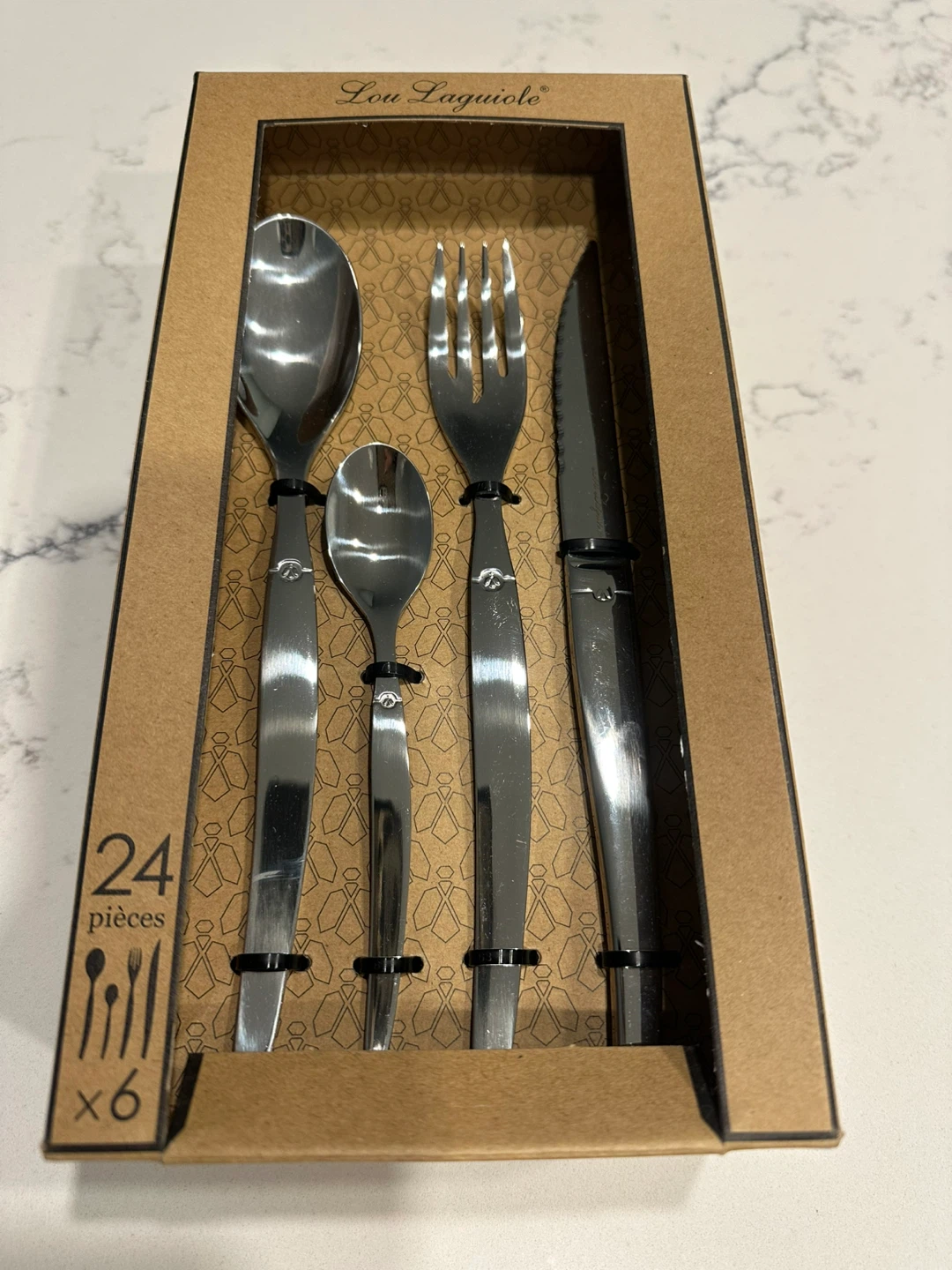 Brand new 24-piece cutlery set