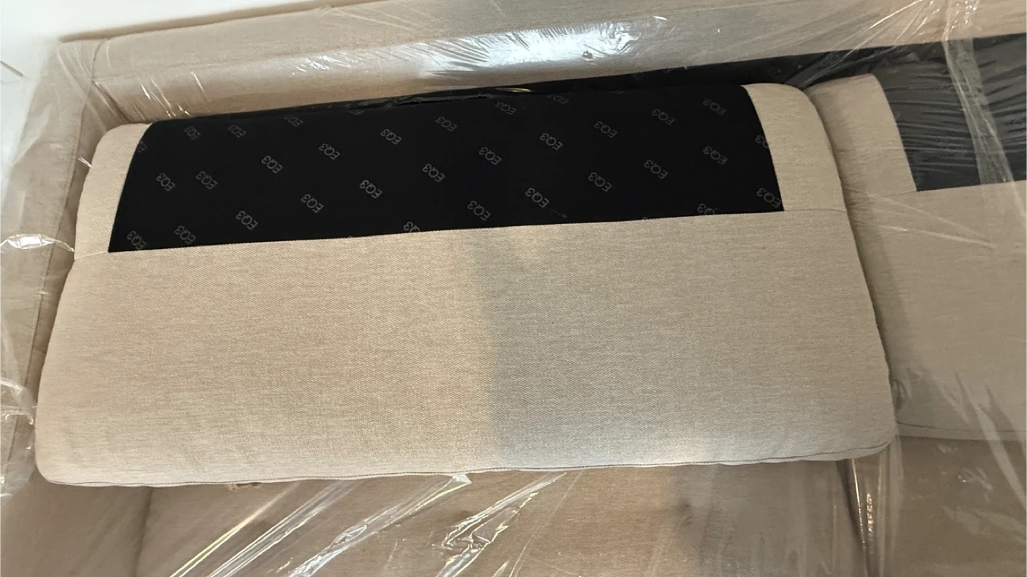 ✨ LUXURY EQ3 SOFA – NEW MADE IN CANADA 🇨🇦 ✨ - photo 3