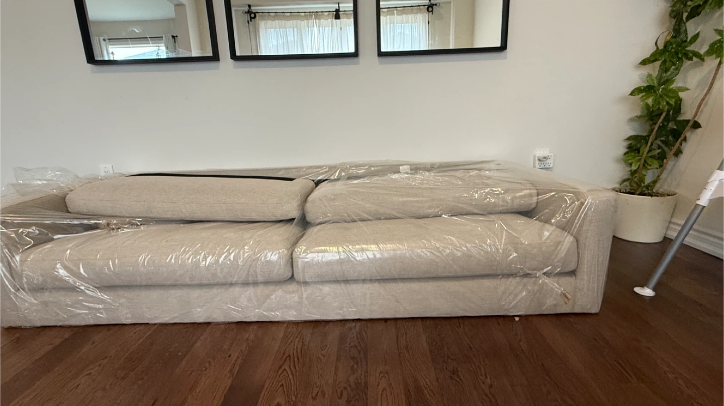 ✨ LUXURY EQ3 SOFA – NEW MADE IN CANADA 🇨🇦 ✨