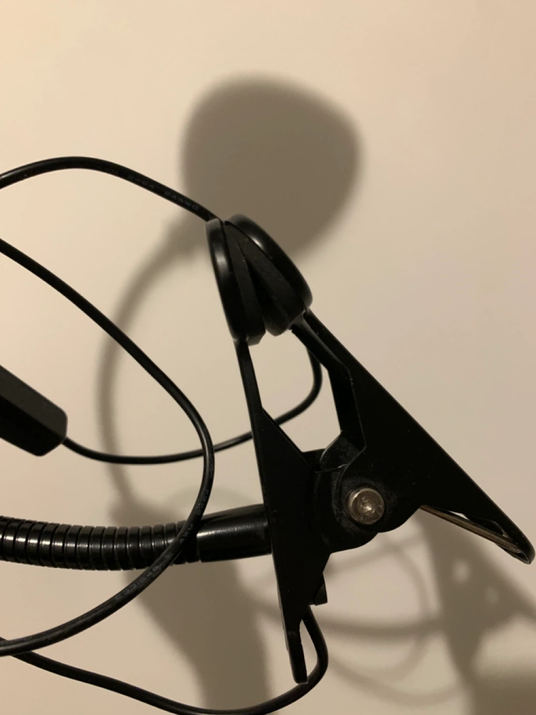 Clamp on reading lamp with USB cord - photo 3