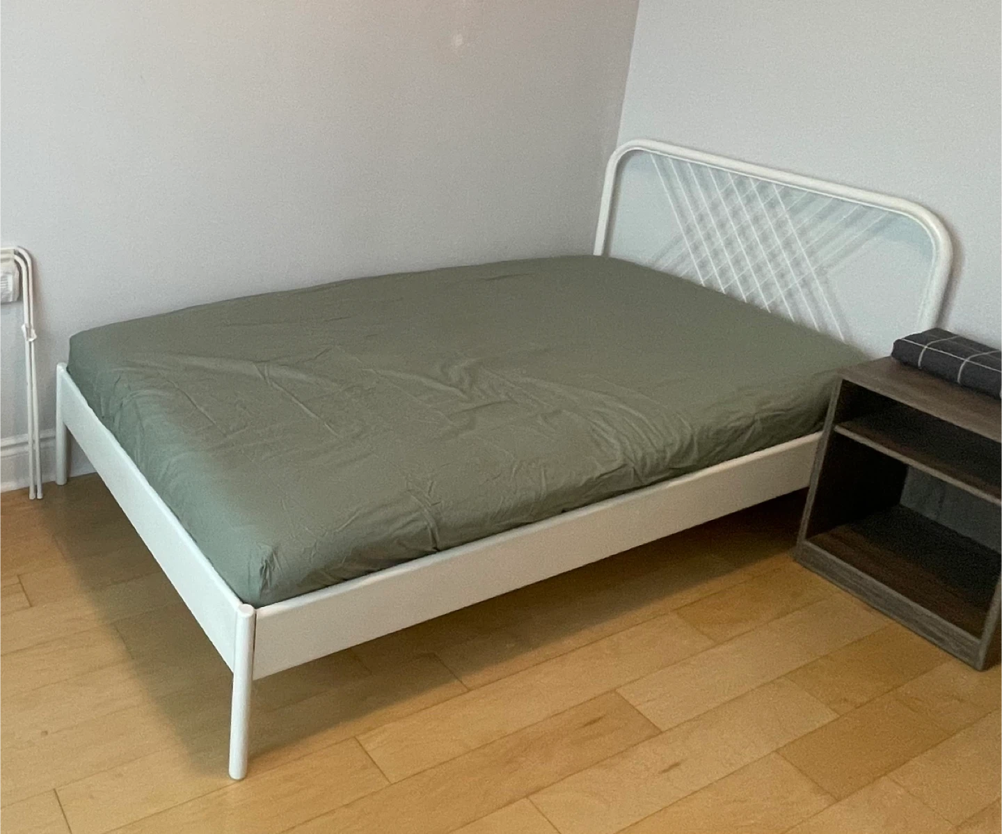 White Metal Bed Frame-twin