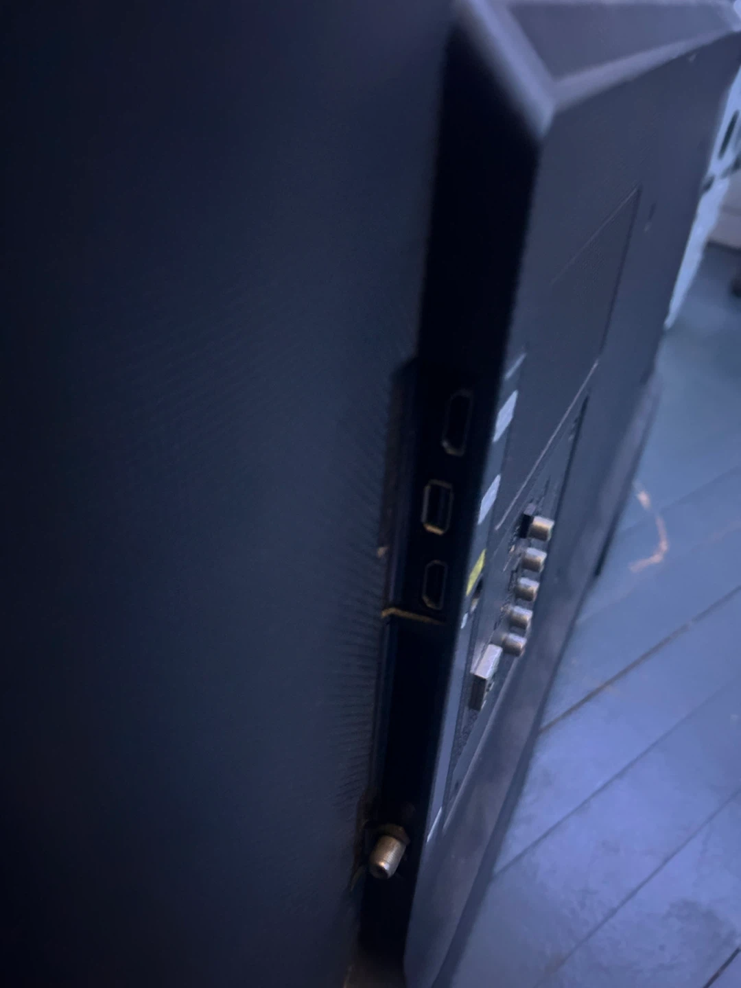 Samsung Flat Screen TV - photo 4