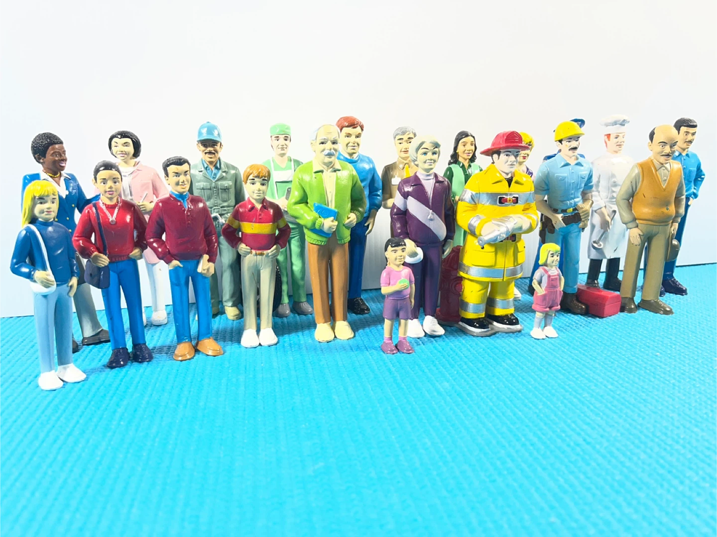 Vintage Toy Figures Assortment - photo 5