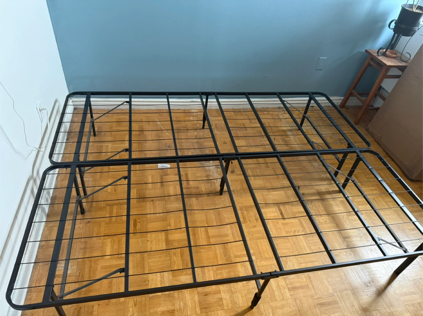 Folding Metal Bed Frame- Twin/Queen size - photo 3