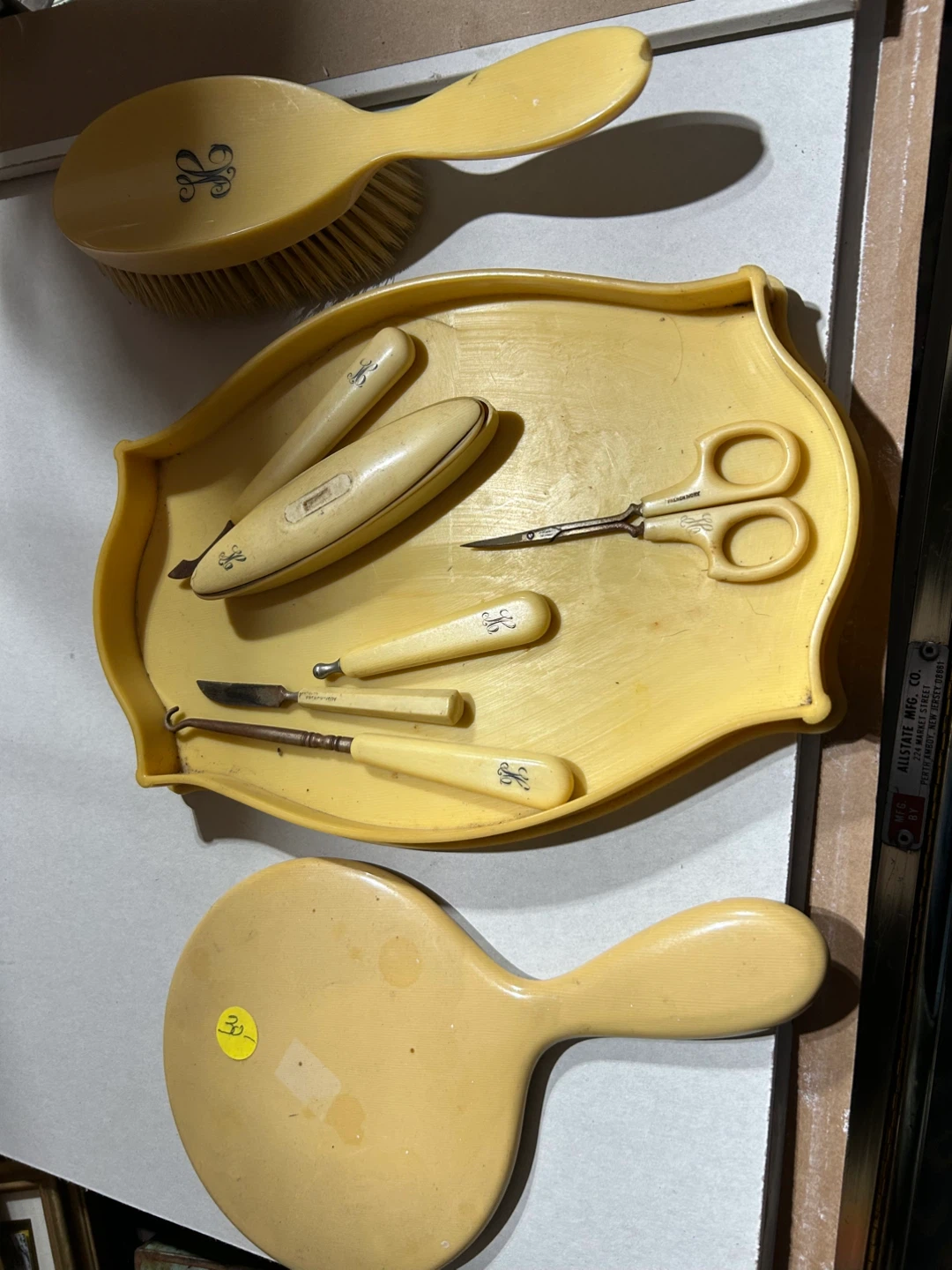 Vintage Vanity Set - 7 Piece Grooming Kit - photo 2