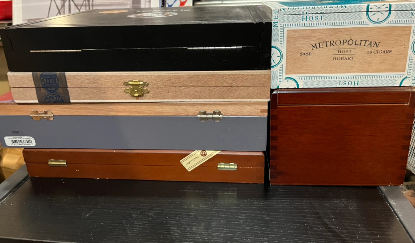 Various cigar boxes ( EMPTY )