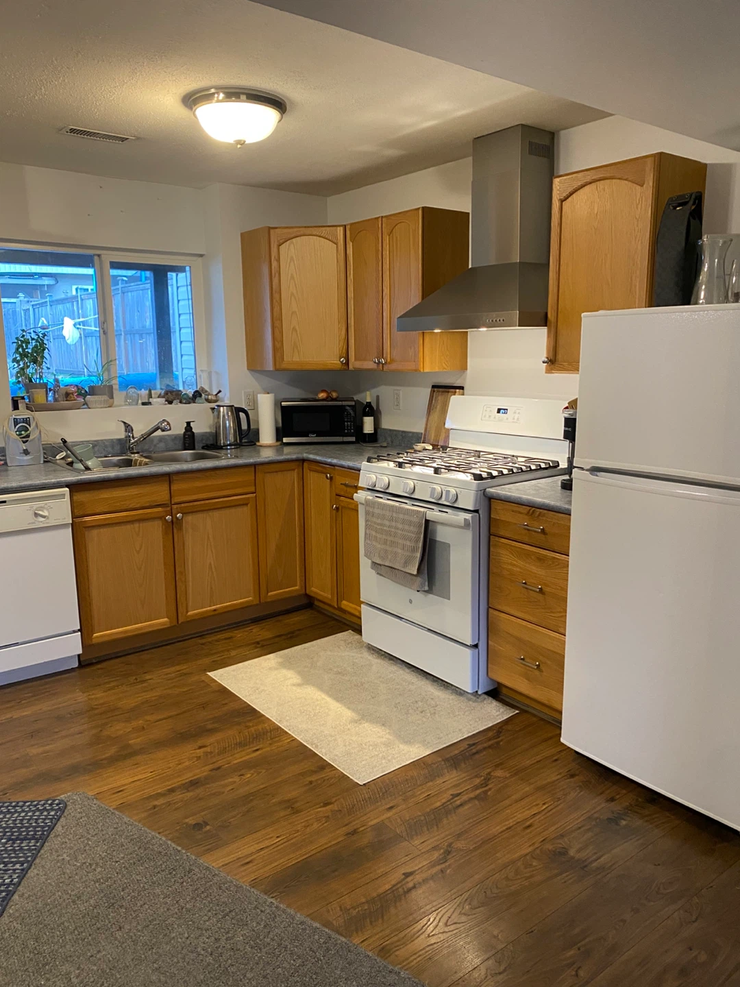 Bright ground level suite Pitt Meadows