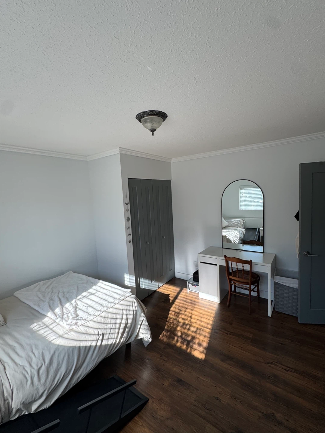 Bright ground level suite Pitt Meadows - photo 3