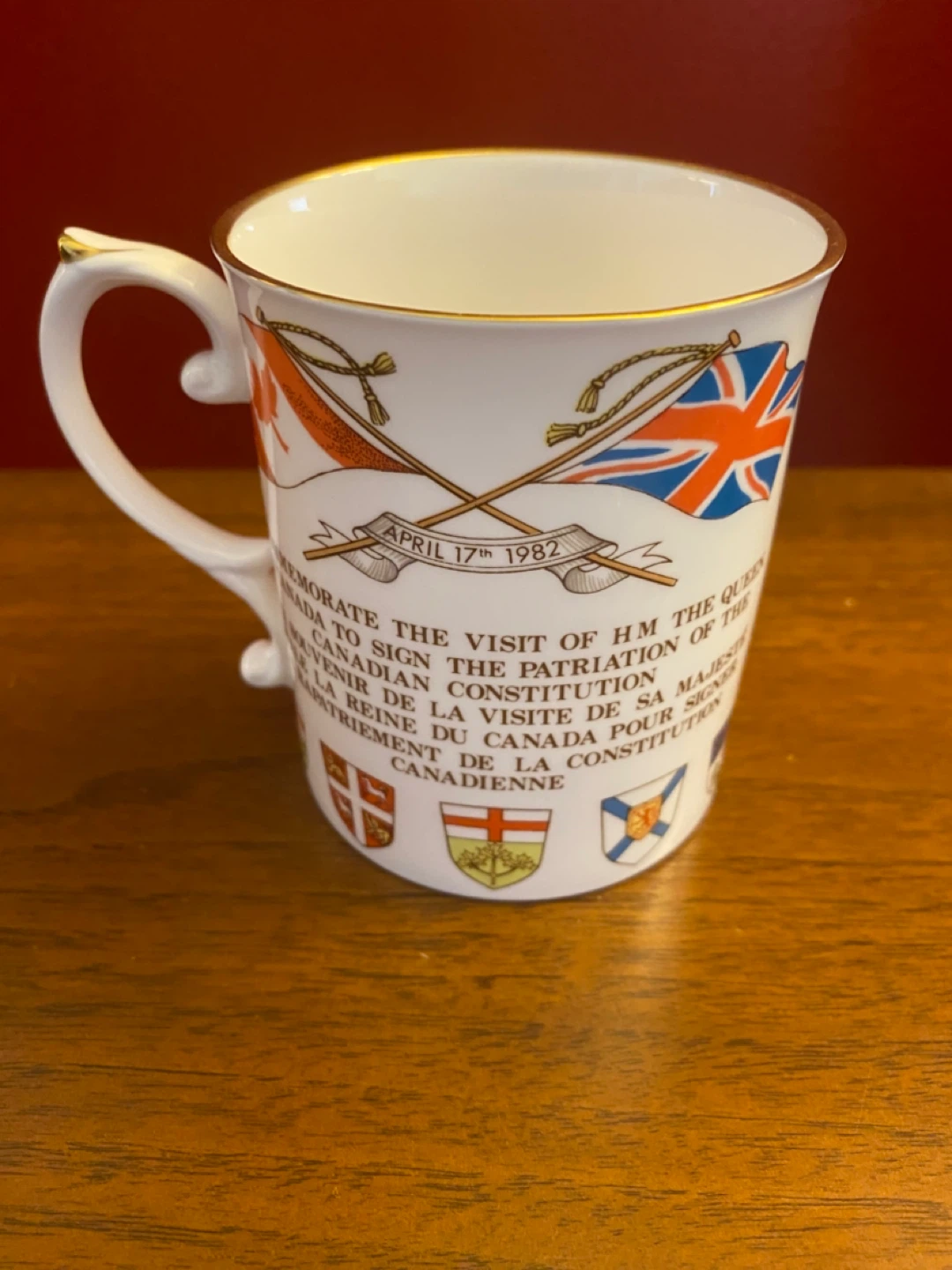Caverswall "The Patriation of Canada Mug Limited Edition 81/1000 - photo 2