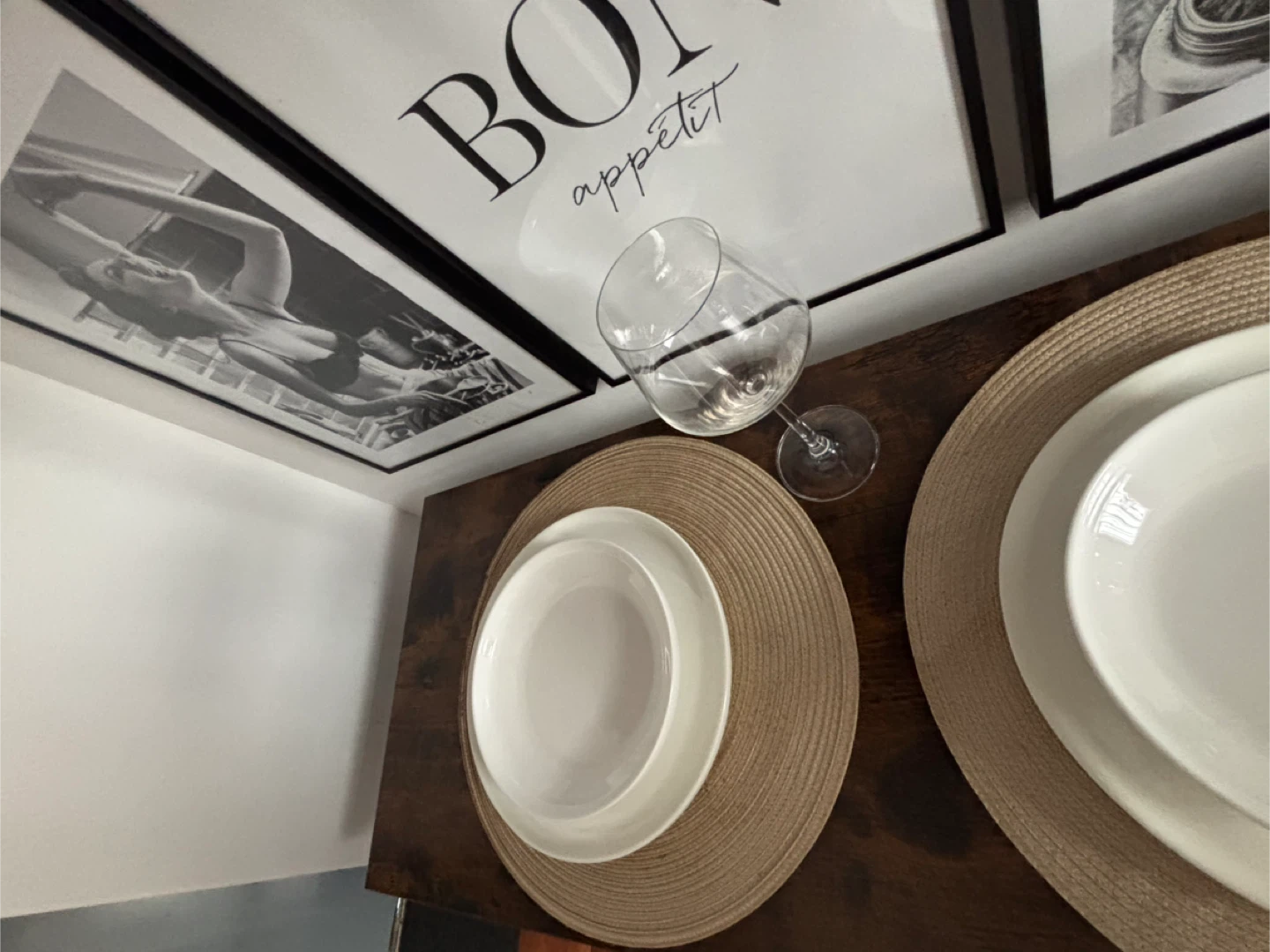 Set of 2 Wine Glasses + Set plates - photo 2