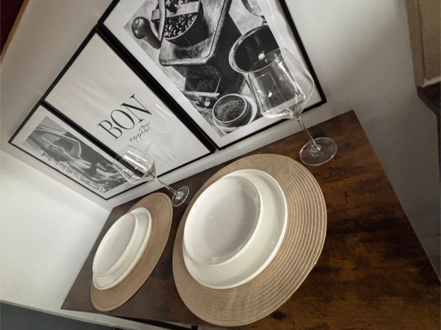 Set of 2 Wine Glasses + Set plates