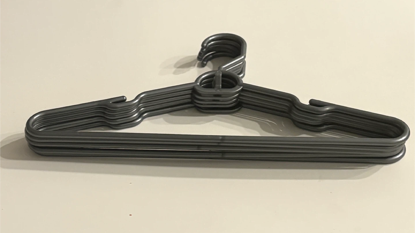 20 Assorted Plastic Hangers - photo 3