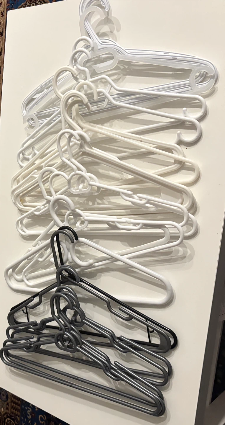 20 Assorted Plastic Hangers