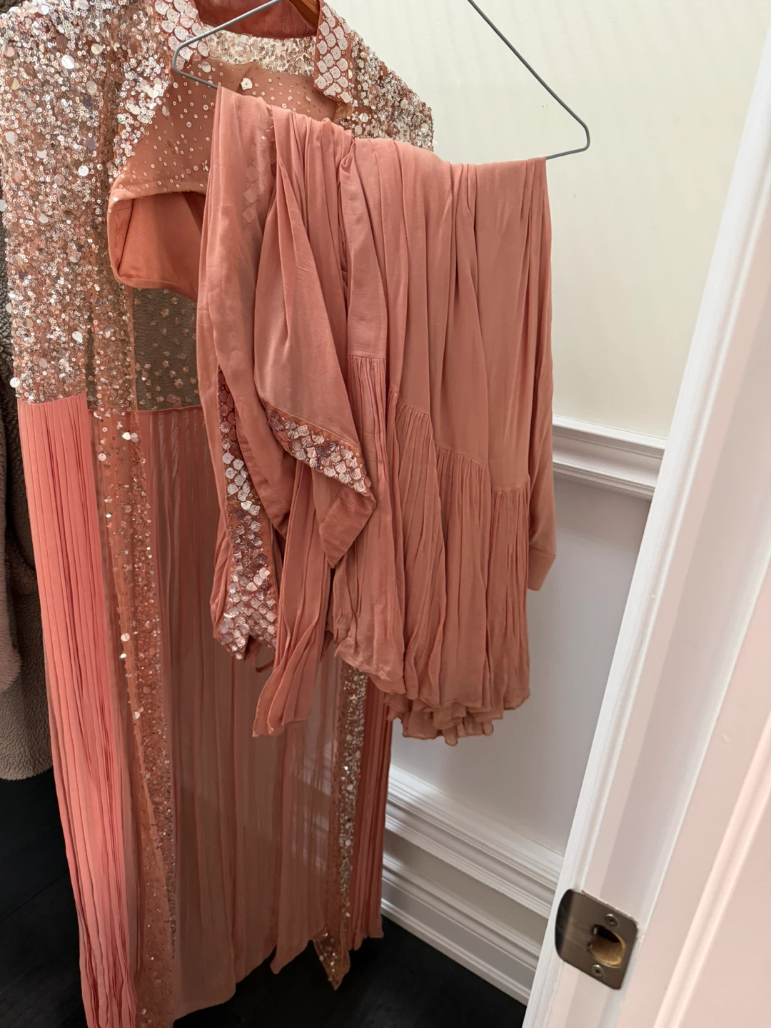 Pink Saree with Sequinned Cape - photo 4