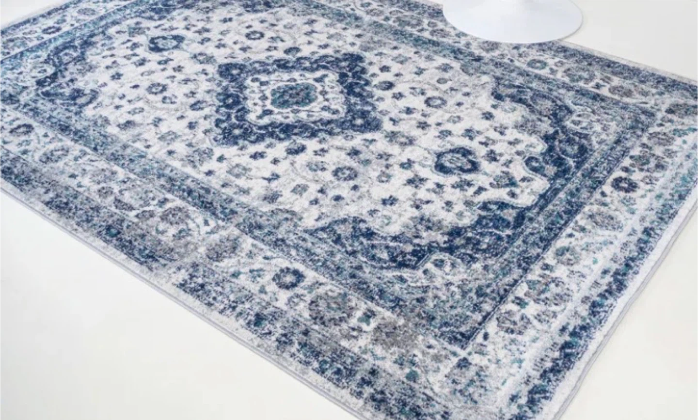 Blue and White Traditional Area Rug 170*120cm