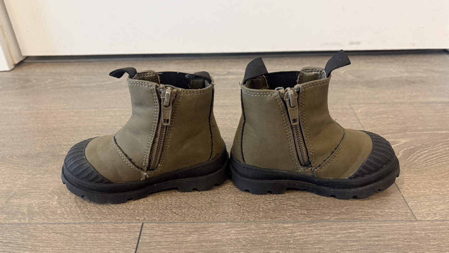 H&M Toddler Boots (Size 4–5) - photo 2
