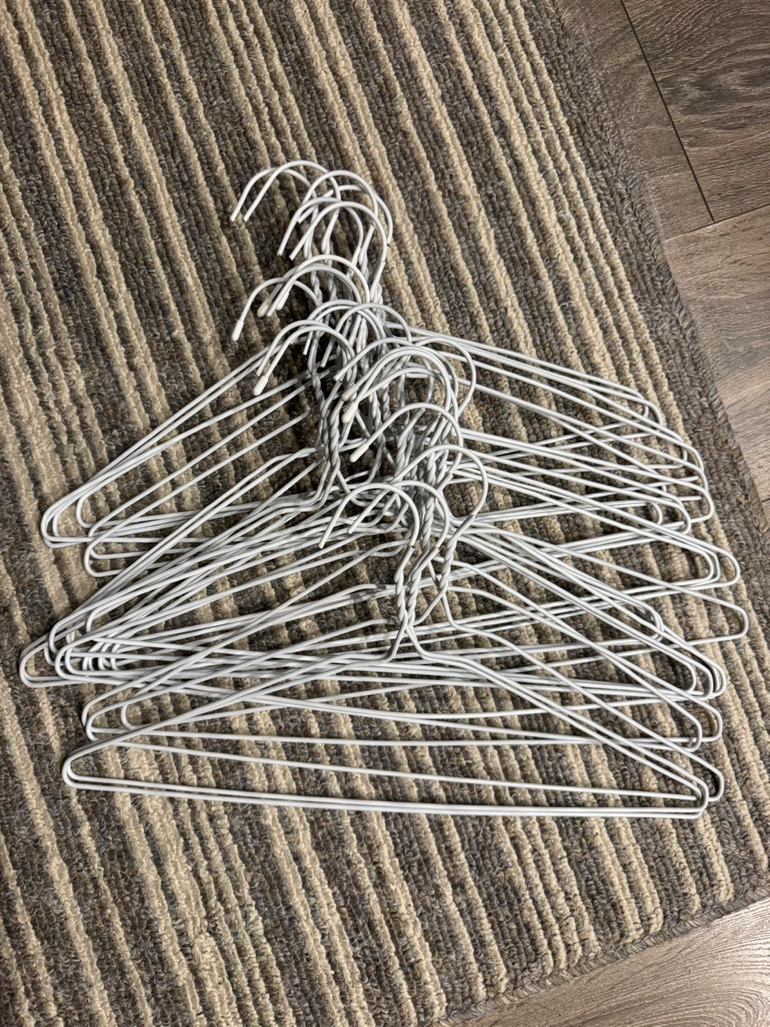 Bundle of 25 White Metal Hangers