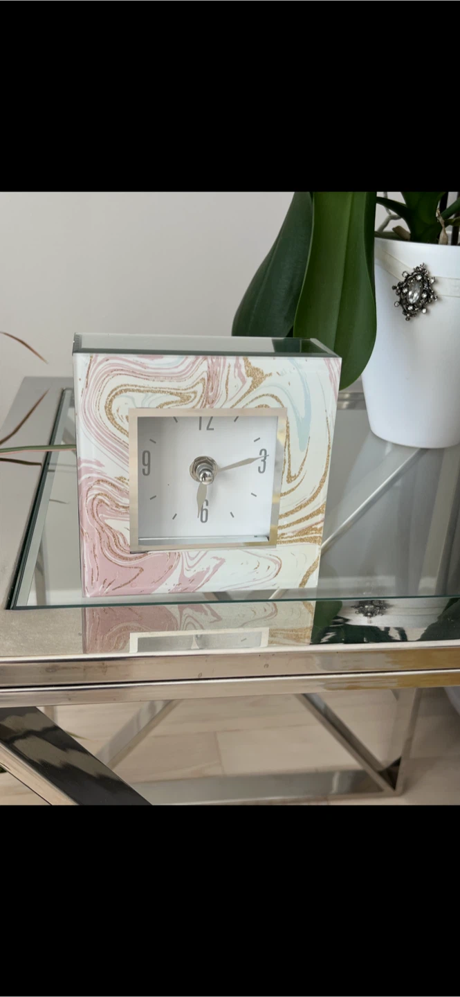 Small tabletop clock $10