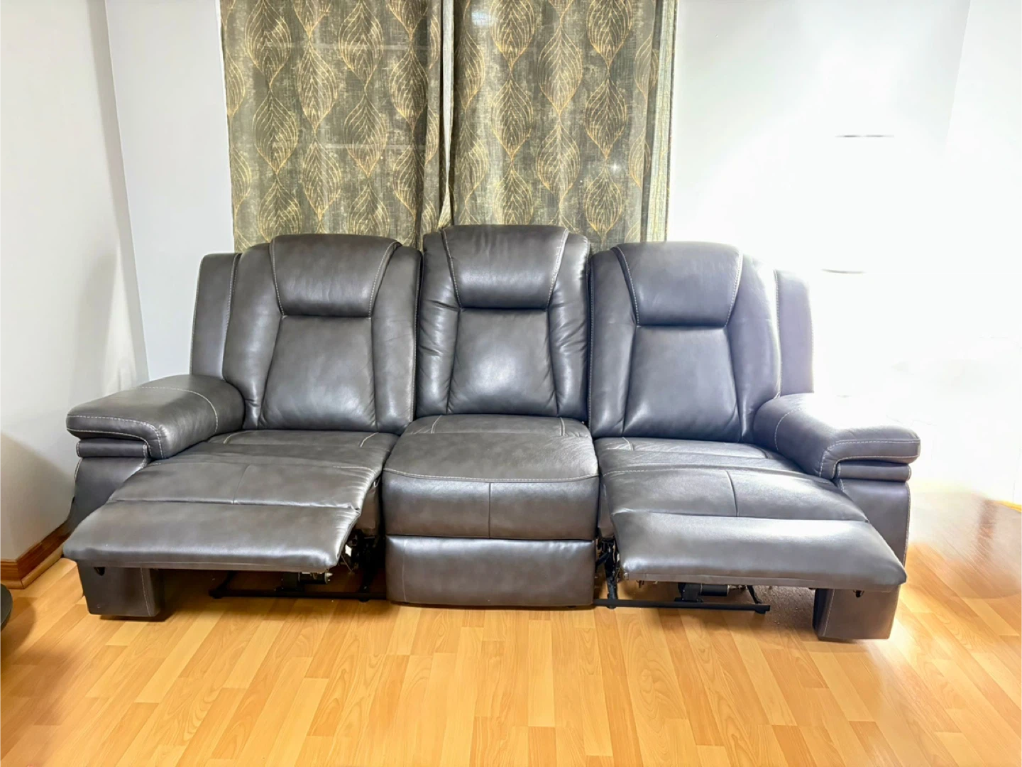 3-Seater Power Reclining Sofa w/adjustable headrest and USB slot