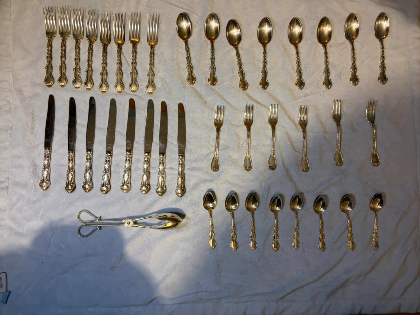 Birks Regency Plate Louis de France 39 Pieces In Good Condition
