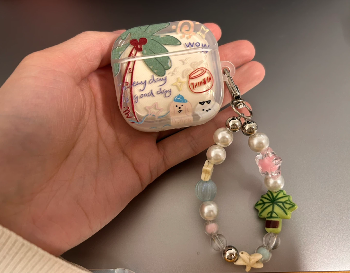 AirPods 4 Case with Beaded Charm - photo 2