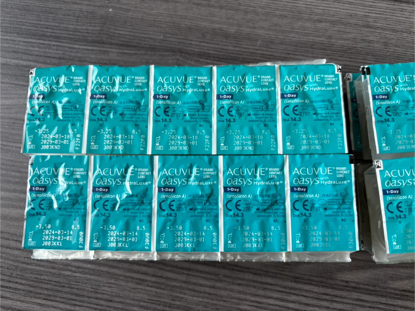ACUVUE Oasys 1-Day Hydraluxe Contact Lenses