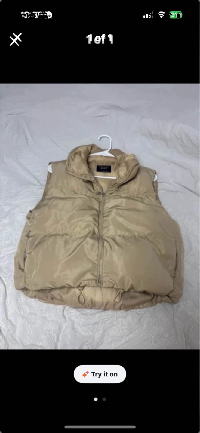 Bershka Puffer Vest - Beige size small