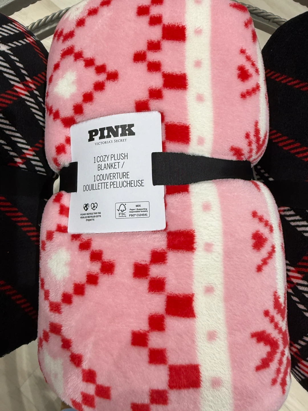 Victorias secret pink blankets - photo 2